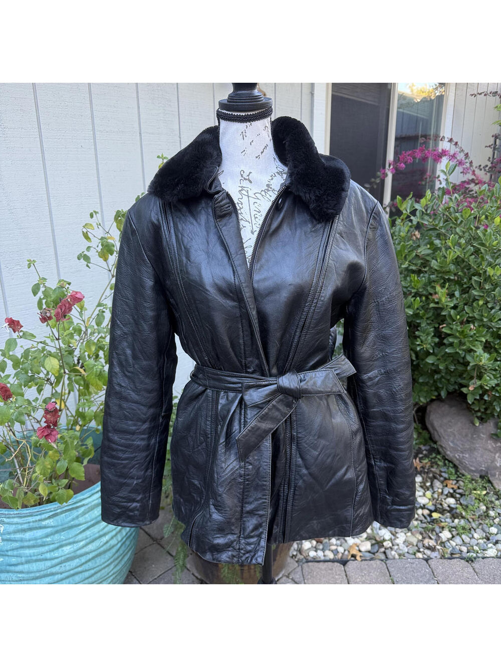 Vintage 90s Jones New York Black Leather Fur Collar Belted Jacket M